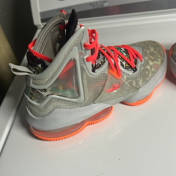 Used lebrons size 6.5 y, still in great  shape. - Picture 3 of 6